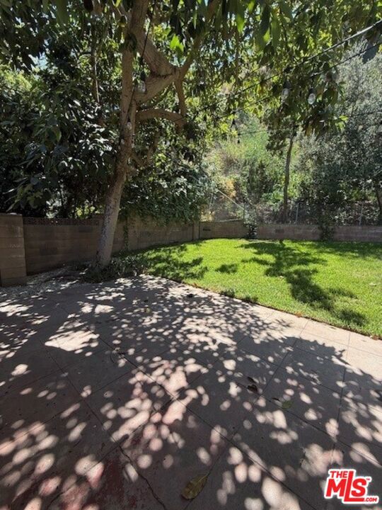 2515 Canyon Drive, Los Angeles CA: https://media.crmls.org/mediaz/7fde399b-98d6-4afa-8b76-b2ee5e26aa27.jpg