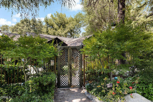 4953 Alta Canyada Road, La Canada Flintridge CA: https://media.crmls.org/mediaz/7fde859c-954c-4c14-94ed-d1101d4c4756.jpg