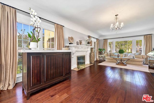 136 Fremont Place, Los Angeles CA: https://media.crmls.org/mediaz/7fdf55d8-567f-4ec9-b6ba-64cc6e25a063.jpg