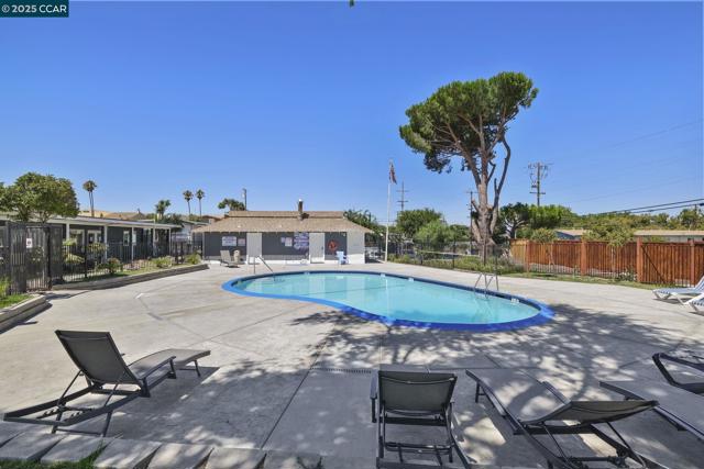 55 Pacifica Ave, Bay Point CA: https://media.crmls.org/mediaz/7fdf8fb0-bc59-41bc-905e-356ef5269625.jpg