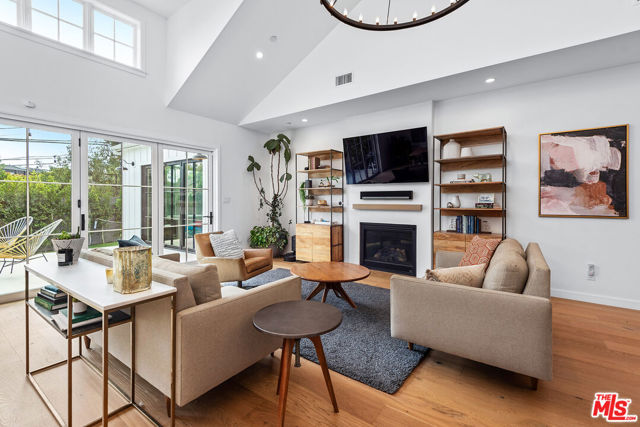 7614 Truxton Avenue, Los Angeles CA: https://media.crmls.org/mediaz/7fdfa987-4d35-4e6c-926b-36f754accaf7.jpg