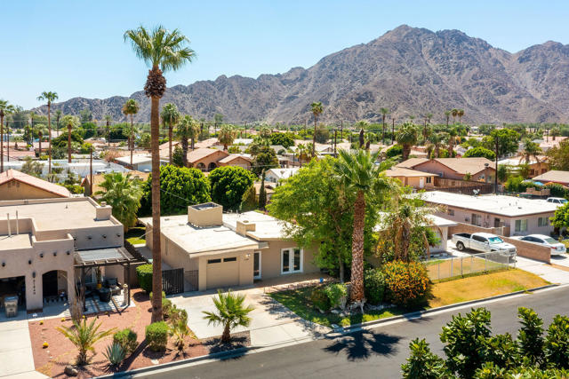 51864 Avenida Mendoza, La Quinta CA: https://media.crmls.org/mediaz/7fdfbdaa-dedb-458d-8bc8-79218cb22838.jpg
