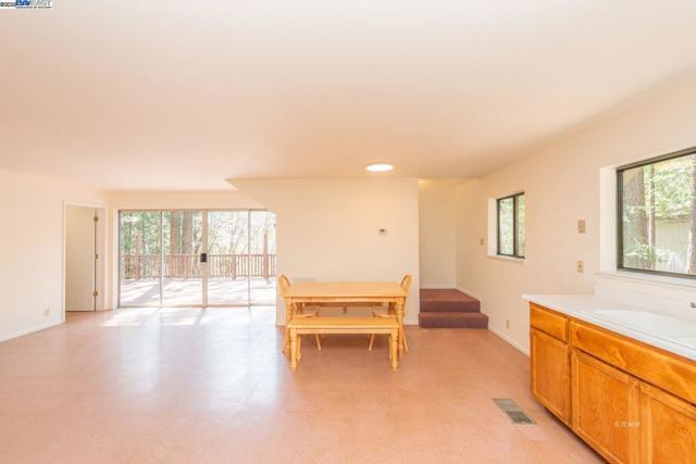 121 Mountain Aire Ln, Trinity Center CA: https://media.crmls.org/mediaz/7fdfcad6-afc8-4b9e-b433-dee53775e159.jpg