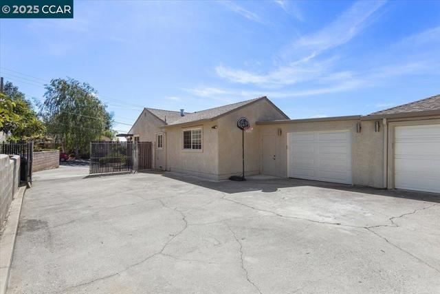 5030 Ray Ave, Castro Valley CA: https://media.crmls.org/mediaz/7fe006ea-be2f-4d69-ad6d-fa1d694016ca.jpg