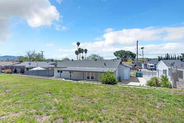9548 Abbeyfield Rd, Santee CA: https://media.crmls.org/mediaz/7fe02ee6-c55a-4508-8d85-74570e14cf0c.jpg