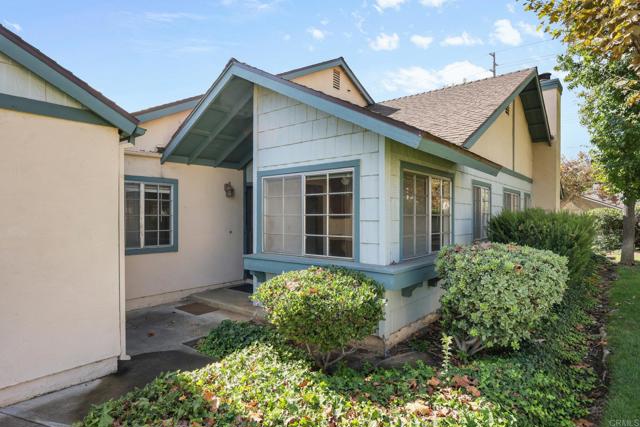 Detail Gallery Image 3 of 29 For 2469 Turnbridge, Escondido,  CA 92027 - 2 Beds | 2 Baths