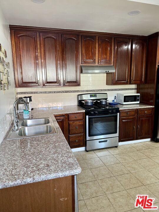 2626 Coolidge Avenue, Los Angeles CA: https://media.crmls.org/mediaz/7fe1586b-b5f8-43c7-b1a1-f4a93a8d10e3.jpg