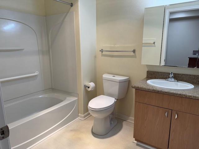 989 Franklin Street, Oakland CA: https://media.crmls.org/mediaz/7fe1a0b5-b2de-4f5d-9501-7d9451294ddd.jpg