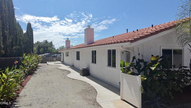 1210 S La Luna Avenue, Ojai CA: https://media.crmls.org/mediaz/7fe1bf90-bf34-4620-a527-93a8c81d3f79.jpg