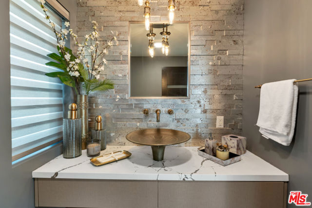 25423 Malibu Road, Malibu CA: https://media.crmls.org/mediaz/7fe1f038-b971-4e69-a552-bbbd5353babe.jpg