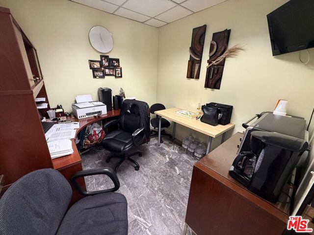 515 S Olive Street, Los Angeles CA: https://media.crmls.org/mediaz/7fe21e47-19bd-4d30-9327-7bc3347ad3b0.jpg