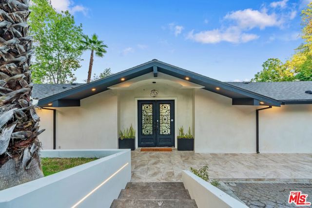 4854 Brewster Drive, Tarzana CA: https://media.crmls.org/mediaz/7fe24a9f-75fc-4fb9-8d99-8a36cddd3867.jpg