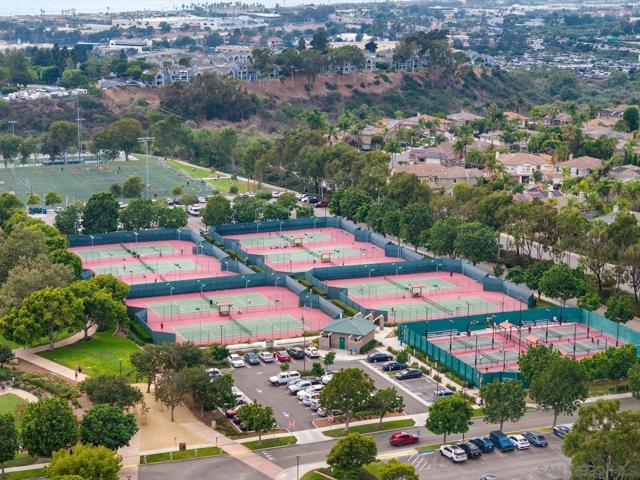 6585 Bluebonnet Dr, Carlsbad CA: https://media.crmls.org/mediaz/7fe24e36-abe8-417d-a1d9-416472350930.jpg