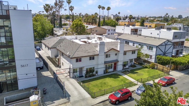 5621 Klump Avenue, North Hollywood CA: https://media.crmls.org/mediaz/7fe2a585-3115-49f3-8d1b-d892cc98f0c6.jpg