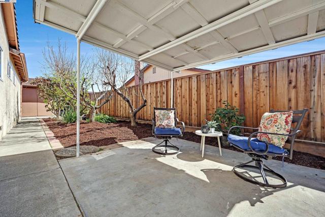 2702 Chinook Ct, Union City CA: https://media.crmls.org/mediaz/7fe2b1a9-7e1d-4845-ad2c-31f44cacc2d1.jpg