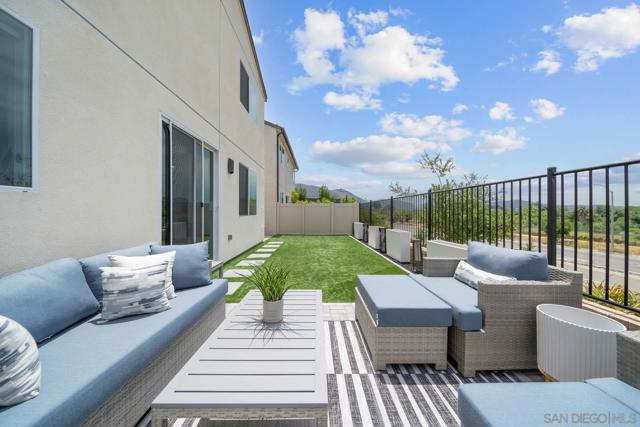 35052 Hacienda Heights, Fallbrook CA: https://media.crmls.org/mediaz/7fe2b4f5-2d5b-47ae-9307-87bb419f2125.jpg