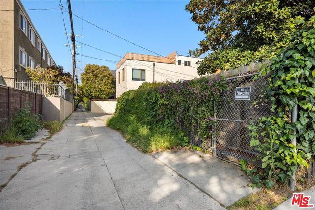 651 Broadway Street, Venice, California 90291, 2 Bedrooms Bedrooms, ,1 BathroomBathrooms,Single Family Residence,For Sale,Broadway,24400339