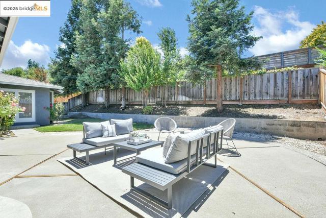 789 E Angela St, Pleasanton CA: https://media.crmls.org/mediaz/7fe376c3-7c0d-4fa3-8210-ae49b61aa0bf.jpg
