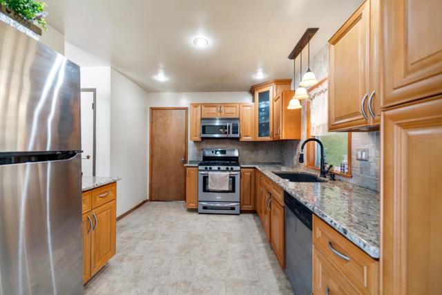 2280 Zoria Circle, San Jose CA: https://media.crmls.org/mediaz/7fe3b4ad-0791-4fc6-8a07-eb61c20a669d.jpg