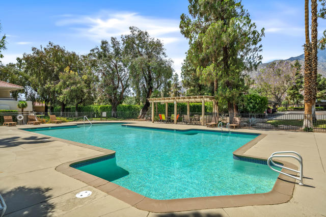 575 N Villa Court, Palm Springs CA: https://media.crmls.org/mediaz/7fe41052-5d0e-460e-9f45-a1b5dbf19515.jpg