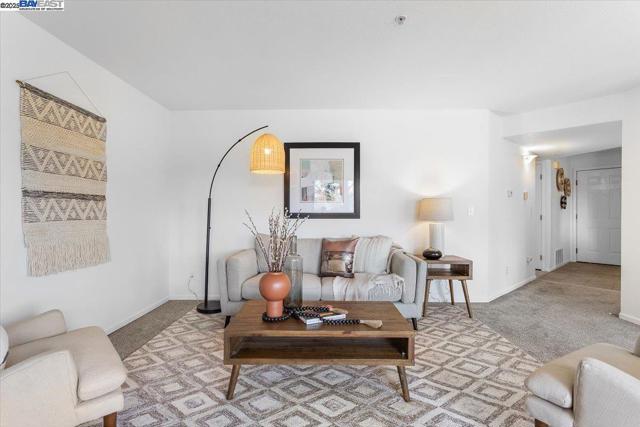 21103 Gary Dr, Hayward CA: https://media.crmls.org/mediaz/7fe41de7-b992-49c1-ae27-f2edc6116447.jpg