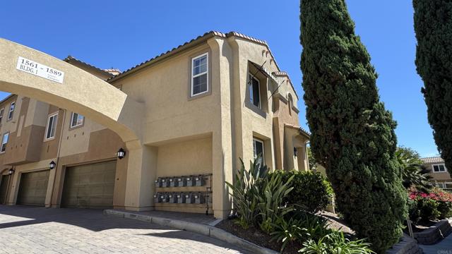 1561 Caminito Zaragosa, Chula Vista CA: https://media.crmls.org/mediaz/7fe4472d-752e-4b04-bcd0-862dd1fe3e11.jpg