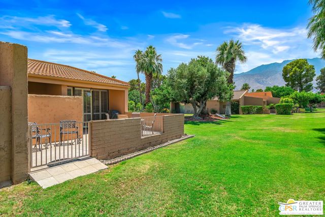 2557 N Whitewater, Palm Springs CA: https://media.crmls.org/mediaz/7fe46fb1-61ad-46a1-8b0a-4387391643f2.jpg