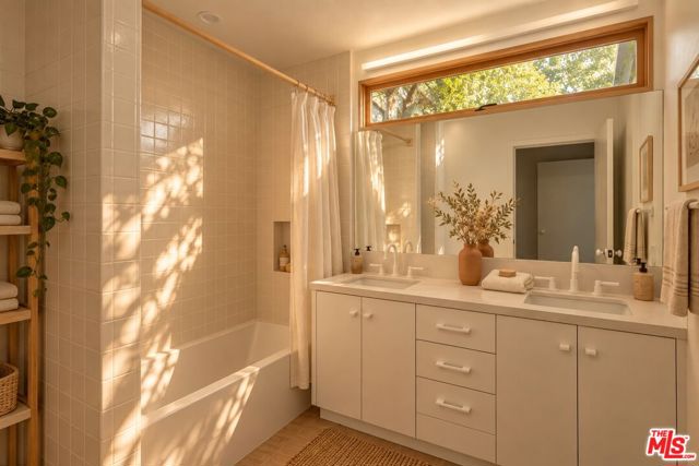 2 Bed Home for Sale in Los Angeles, California