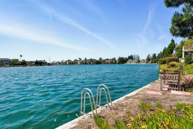 1023 Rudder Lane, Foster City CA: https://media.crmls.org/mediaz/7fe4a426-ce70-4c6f-af3b-f4387f744e51.jpg