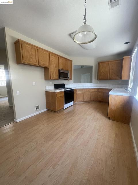 388 Torrington Drive, Brentwood CA: https://media.crmls.org/mediaz/7fe4f277-8807-46bd-a2a6-cbd5cfc10c70.jpg