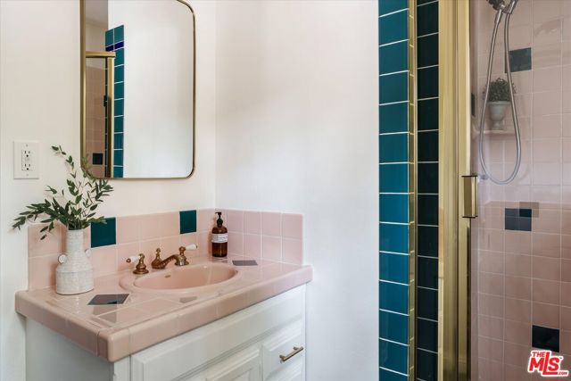 4189 Holly Knoll Drive, Los Angeles CA: https://media.crmls.org/mediaz/7fe52084-6dbe-44a8-a22a-6043494d3ecc.jpg