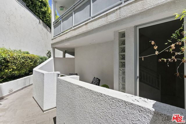 171 N Church Lane, Los Angeles CA: https://media.crmls.org/mediaz/7fe61b21-a242-411f-944d-3537bf49f4e9.jpg