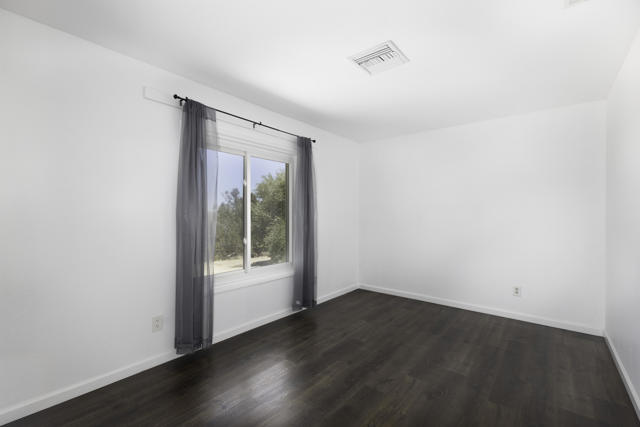 8837 Hardesty Drive Drive, Yucca Valley CA: https://media.crmls.org/mediaz/7fe632ef-4f11-43ea-a079-64a30abe1c5d.jpg
