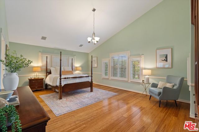 Image 12 of 27 For 850 Burrell Street