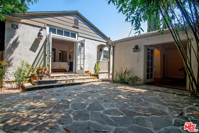 8828 Rosewood Avenue, West Hollywood CA: https://media.crmls.org/mediaz/7fe775e5-45c3-4775-8f7d-46d8956e80a1.jpg