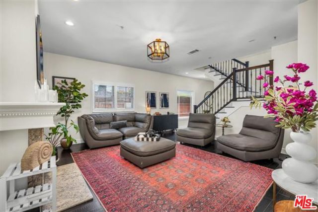 420 S Broadway, Redondo Beach CA: https://media.crmls.org/mediaz/7fe7a5a2-fb77-460d-81d3-a6318b0a44c1.jpg