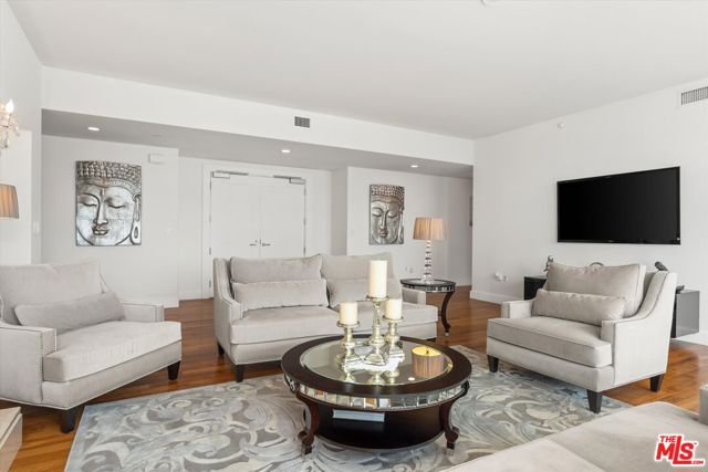 1 W Century Drive, Los Angeles CA: https://media.crmls.org/mediaz/7fe7e607-79dd-41fb-977a-94984bf41431.jpg