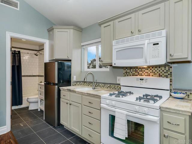 Detail Gallery Image 52 of 75 For 3347 Yucca Ter, Fallbrook,  CA 92028 - 4 Beds | 4/1 Baths