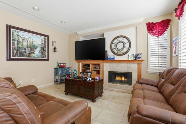 946 Martiri Court, Gilroy CA: https://media.crmls.org/mediaz/7fe8ea8f-6bf0-420b-8759-ce70898370a7.jpg