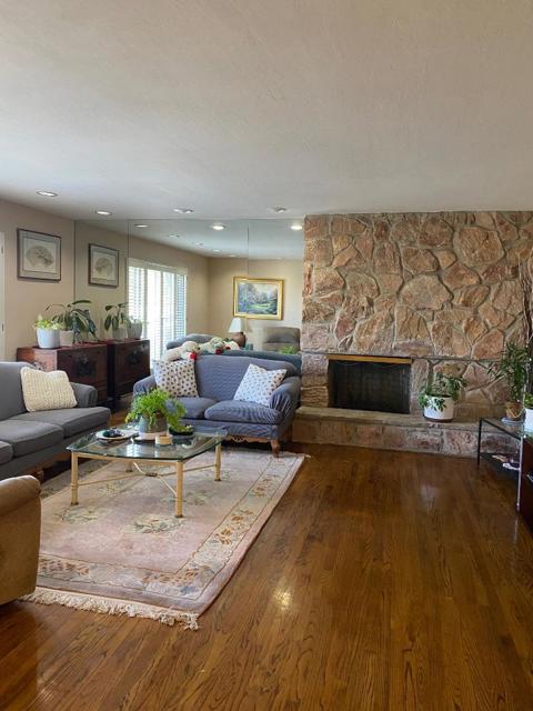1683 Escalante Way, Burlingame CA: https://media.crmls.org/mediaz/7fe94a96-e4c5-4e0e-80a5-442abbb75c7a.jpg