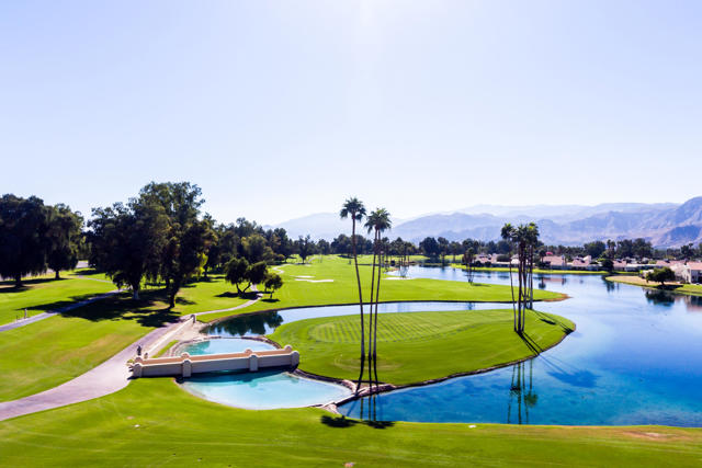 101 Mission Hills Drive, Rancho Mirage CA: https://media.crmls.org/mediaz/7fe9a313-29df-442f-b5ff-2caaa4e330a3.jpg