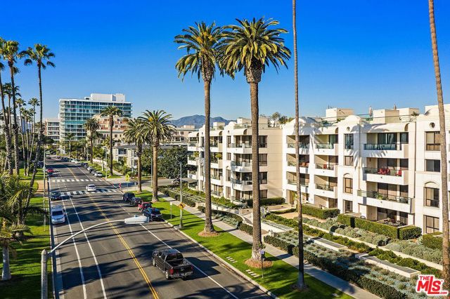 701 Ocean Avenue, Santa Monica CA: https://media.crmls.org/mediaz/7fea7b1d-0bd3-4f7e-a4fe-d081f1985c0c.jpg