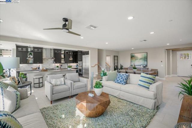 Image 10 of 53 For 32613 Singh Circle
