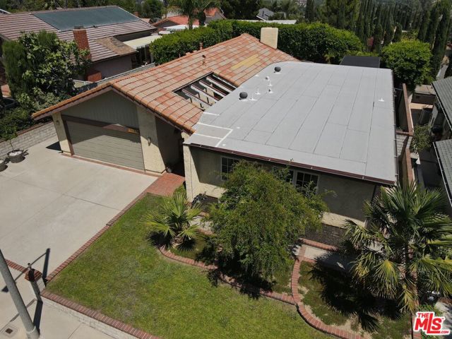 12818 Neon Way, Granada Hills CA: https://media.crmls.org/mediaz/7feaff01-59bf-4e3d-b990-e3ddabde4bdb.jpg