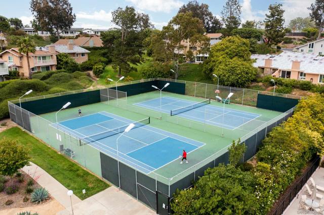 5719 Caminito Norte, La Jolla CA: https://media.crmls.org/mediaz/7feb3919-331b-45ac-ba27-0bb102b55e21.jpg