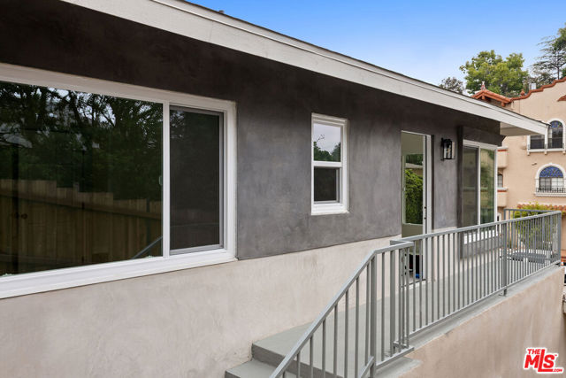 7127 Ramsgate Avenue, Los Angeles CA: https://media.crmls.org/mediaz/7fec0167-182c-45f8-b751-a6a4989d4347.jpg