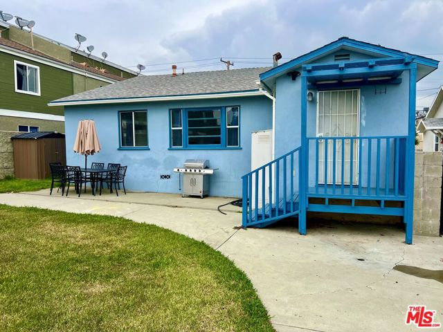 328 E Plymouth Street, Inglewood CA: https://media.crmls.org/mediaz/7fec2be5-879f-41ef-992a-2189ffd0a987.jpg