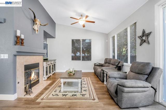 Image 5 of 28 For 2913 Haddington Ct