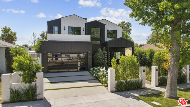 5741 Newcastle Avenue, Encino CA: https://media.crmls.org/mediaz/7fec55c3-134b-46ec-91b0-9c3b01322de1.jpg