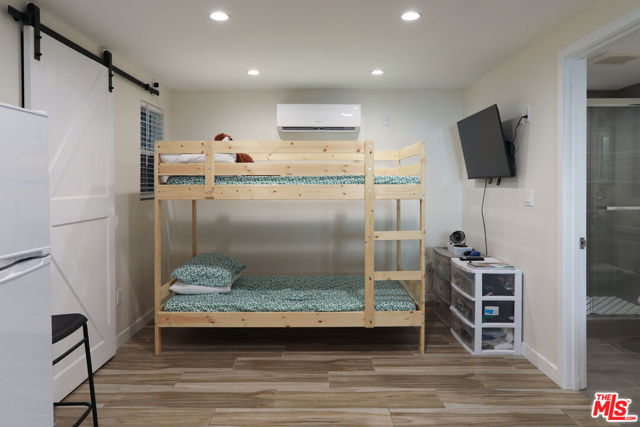 4427 Alumni Avenue, Los Angeles CA: https://media.crmls.org/mediaz/7fec7998-0dd5-4adc-b7bd-7f5e5b1e21f3.jpg